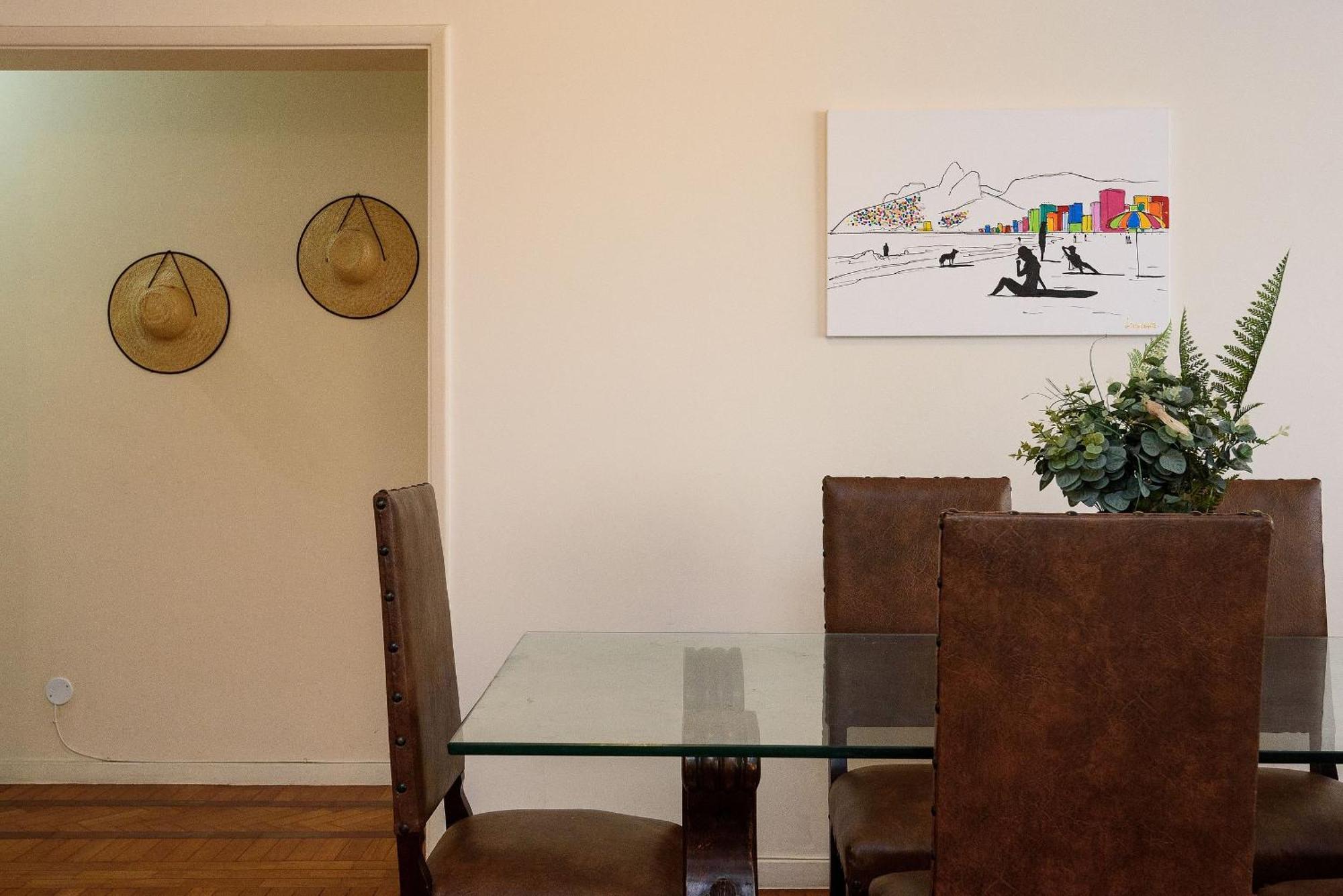 Apartamento Omar Do Rio - Tn 239/301: Grande P/ Até 10 Pessoas, Internet 240mbps, Workstation, Smart Tv, 100 Metros Do Metrô E 500metros Da De Copacabana *
